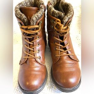 Like New Madden Girls Boots Size 1 Lace Up/ Side Zipper and Leather Flocking
